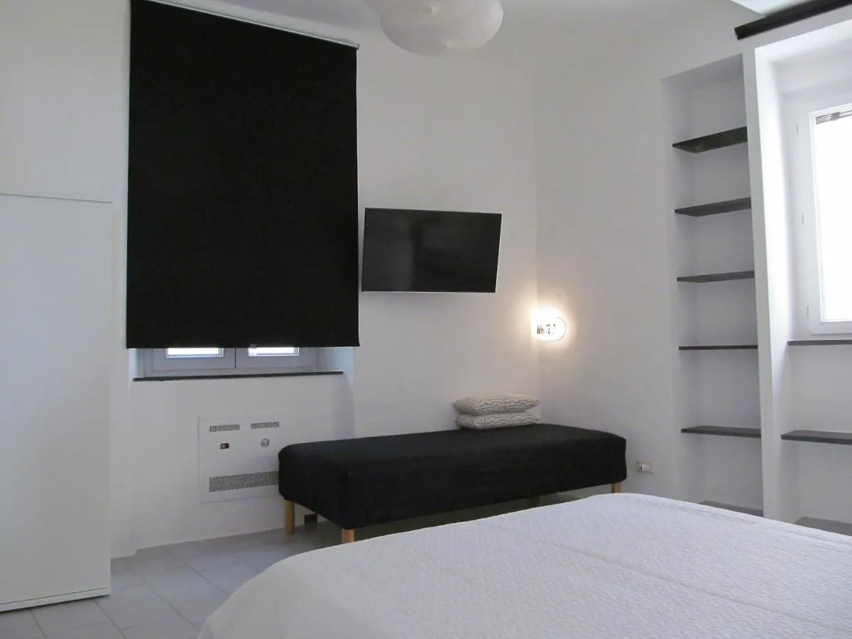 Old Town Guest House Генуя